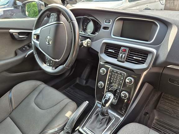 Volvo V40 Cross Country 6 of 9