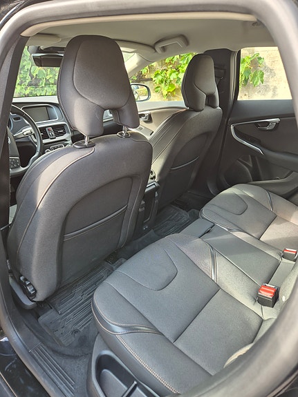 Volvo V40 Cross Country 8 of 9
