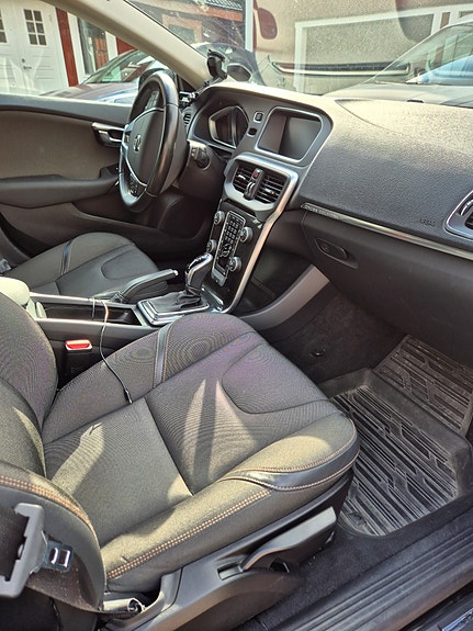 Volvo V40 Cross Country 7 of 9