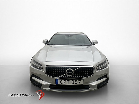 Volvo V90 Cross Country 2 of 30