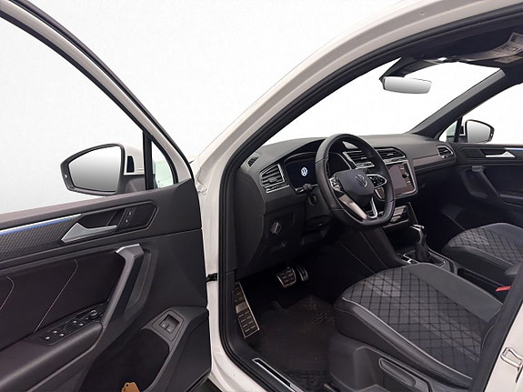 Volkswagen Tiguan 12 of 30