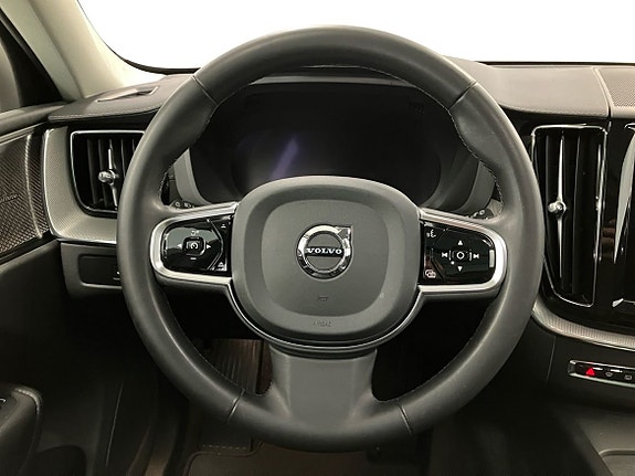 Volvo XC60 12 of 16