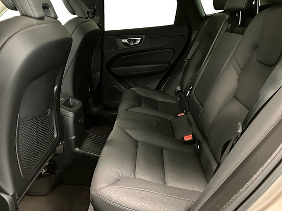 Volvo XC60 8 of 16