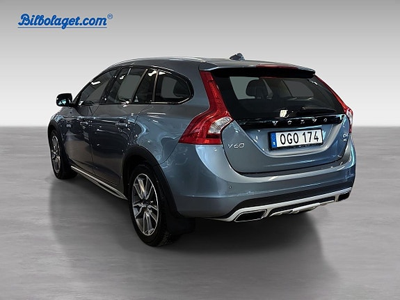 Volvo V60 Cross Country 7 of 16