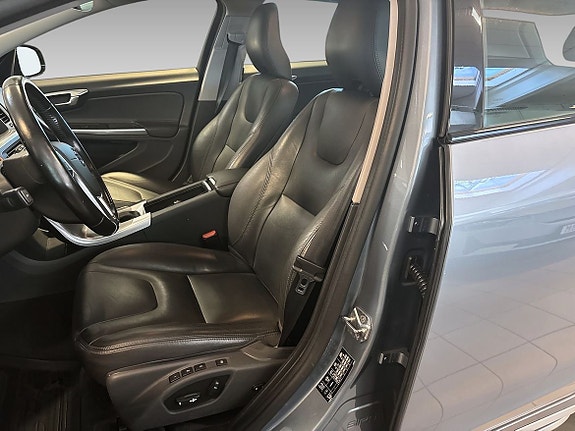 Volvo V60 Cross Country 8 of 16