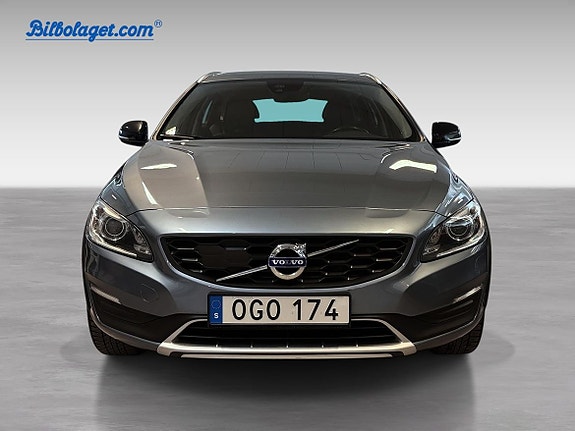 Volvo V60 Cross Country 3 of 16