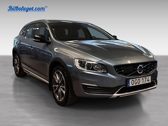 Volvo V60 Cross Country 4 of 16