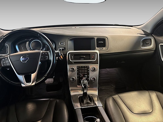 Volvo V60 Cross Country 14 of 16