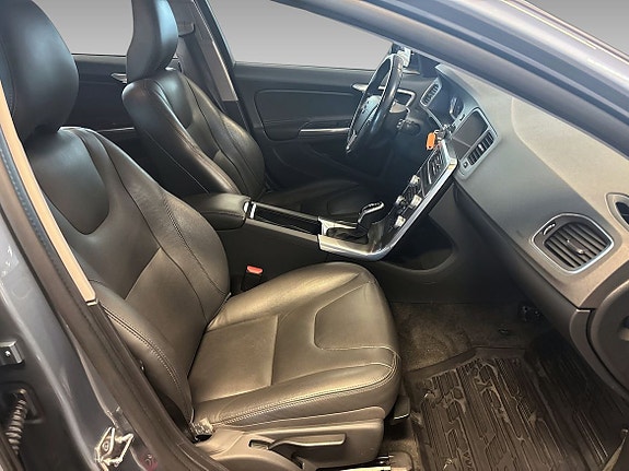 Volvo V60 Cross Country 16 of 16
