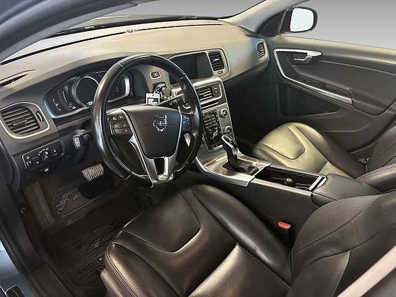 Volvo V60 Cross Country 9 of 16