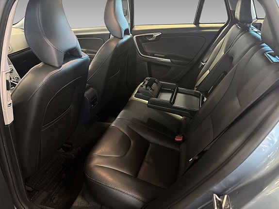 Volvo V60 Cross Country 12 of 16