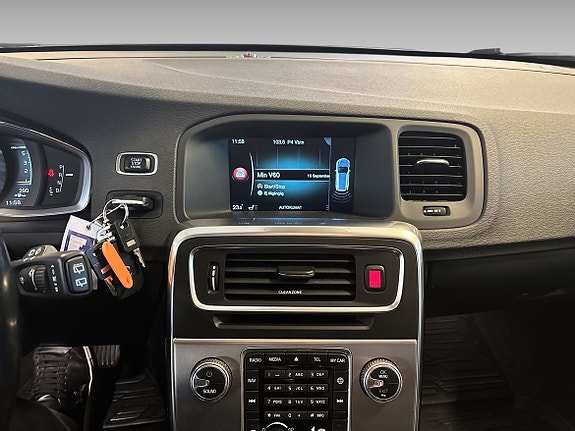 Volvo V60 Cross Country 11 of 16