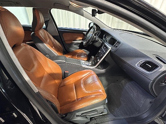 Volvo V60 8 of 18