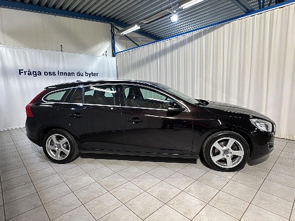 Volvo V60 2 of 18