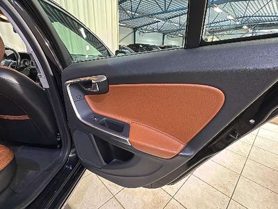 Volvo V60 7 of 18