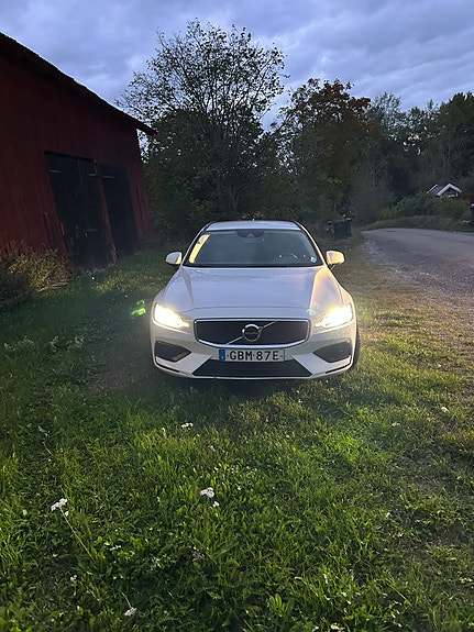 Volvo V60 2 of 5