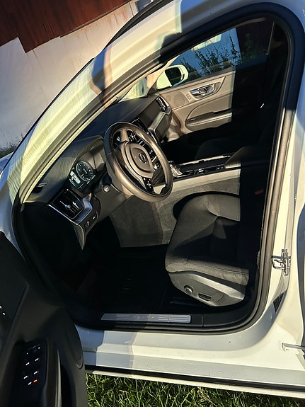 Volvo V60 4 of 5