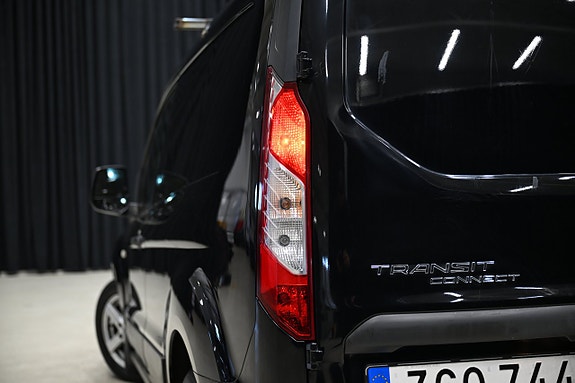 Ford Transit Connect 11 of 27