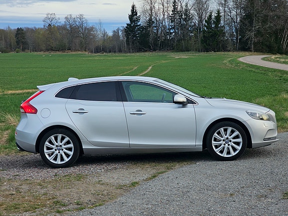 Volvo V40 3 of 7