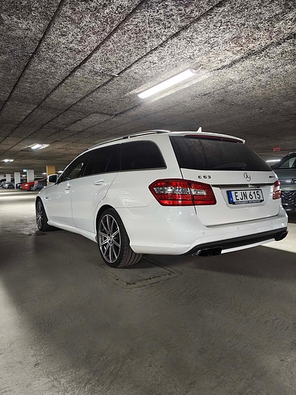 Mercedes-Benz E63 4 of 10