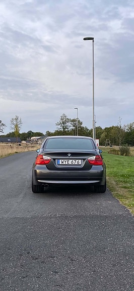 BMW 325i 5 of 10