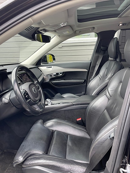 Volvo XC90 3 of 13