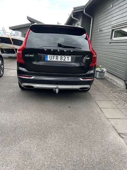 Volvo XC90 2 of 13