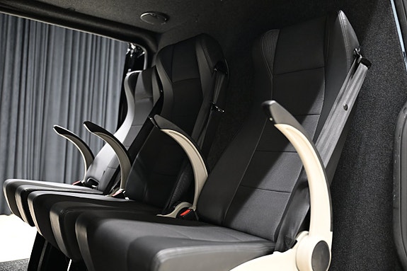 Ford Transit Custom 8 of 30