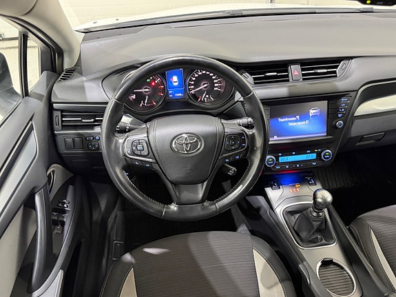 Toyota Avensis 10 of 17