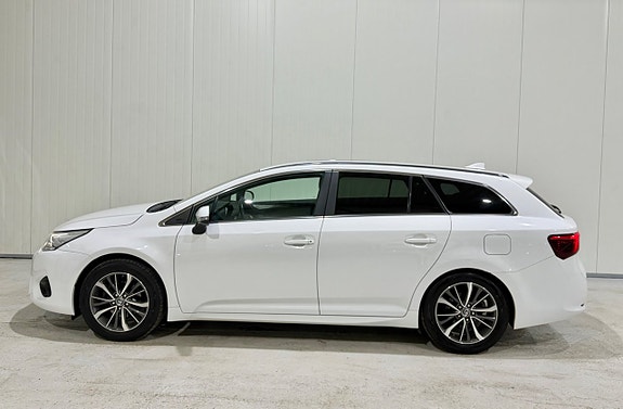 Toyota Avensis 2 of 17