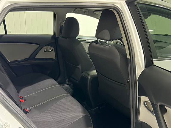 Toyota Avensis 13 of 17
