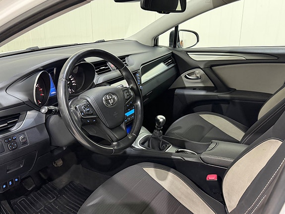 Toyota Avensis 9 of 17
