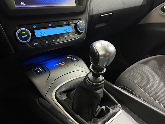 Toyota Avensis 15 of 17