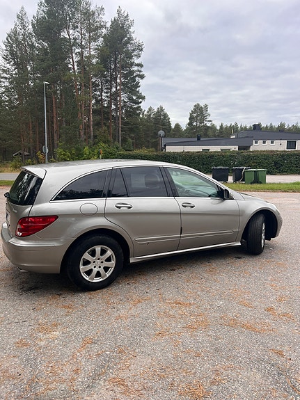 Mercedes-Benz R320 3 of 6