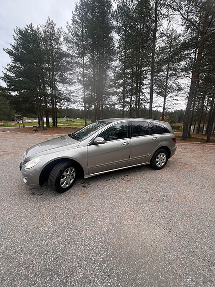 Mercedes-Benz R320 4 of 6