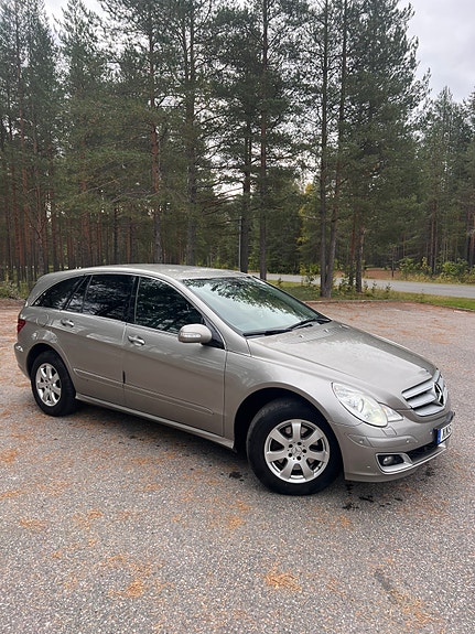 Mercedes-Benz R320 2 of 6