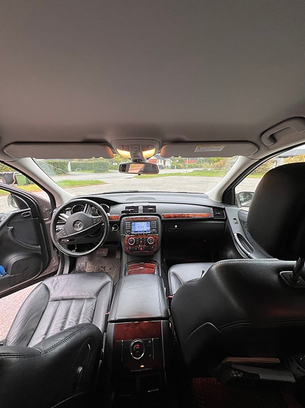 Mercedes-Benz R320 6 of 6