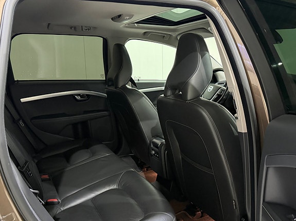 Volvo XC70 13 of 18