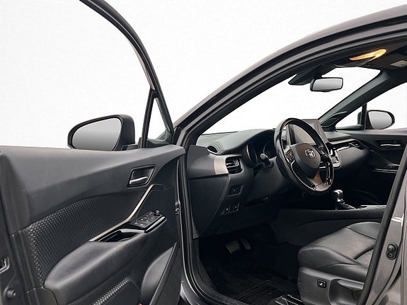 Toyota C-HR 11 of 30