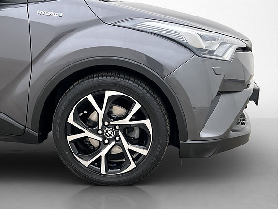Toyota C-HR 10 of 30