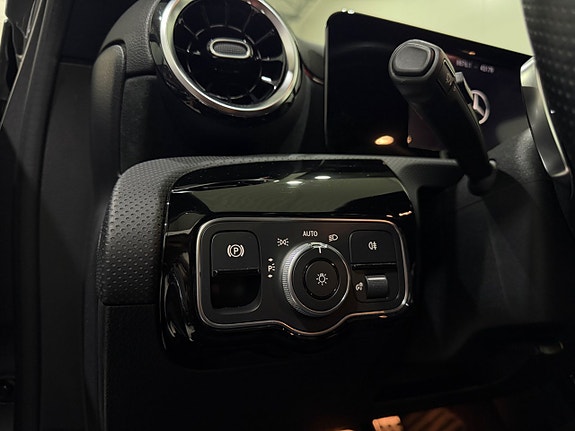 Mercedes-Benz A180 16 of 22