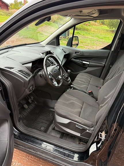 Ford Transit Connect 5 of 6