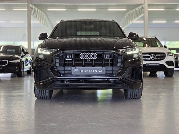 Audi Q8 2 of 30