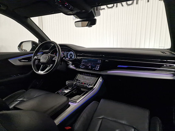 Audi Q8 11 of 30