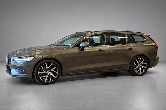 Volvo V60 2 of 15
