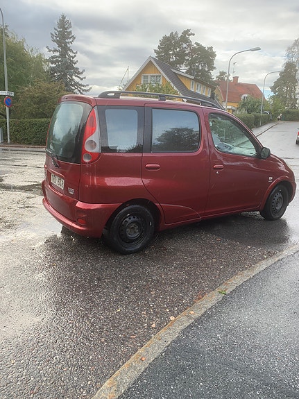 Toyota Yaris Verso 2 of 8