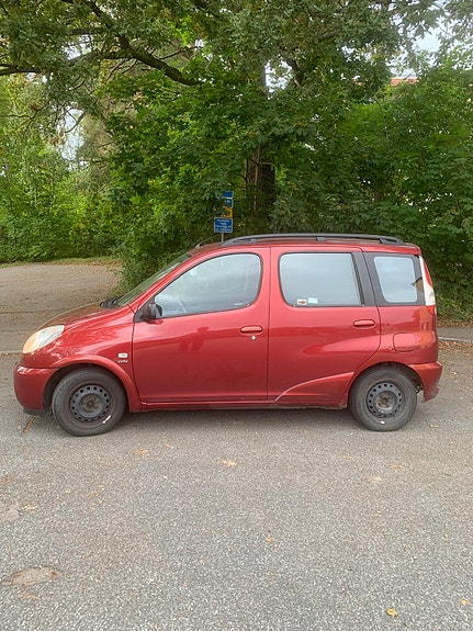 Toyota Yaris Verso 8 of 8