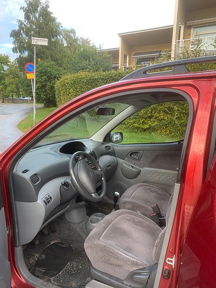 Toyota Yaris Verso 5 of 8