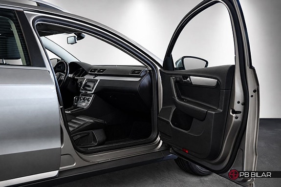 Volkswagen Passat Alltrack 11 of 25