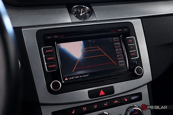 Volkswagen Passat Alltrack 19 of 25